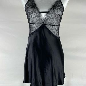 Beautiful Lace Victoria’s Secret Slip!